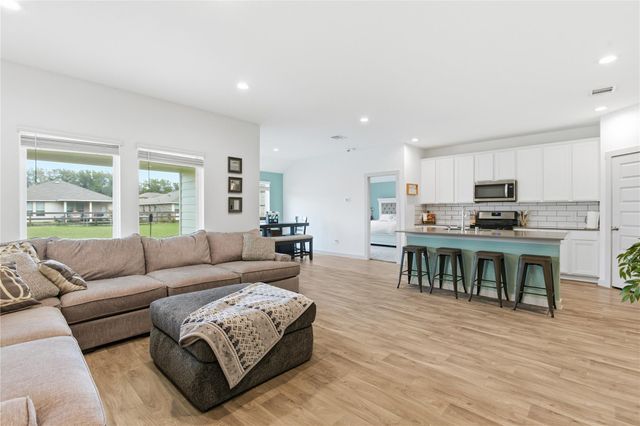 130 Lakeway Circle, Anahuac, TX 77514