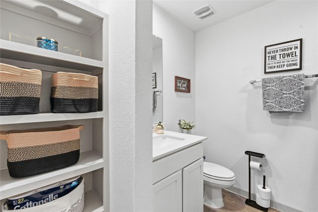 130 Lakeway Circle, Anahuac, TX 77514