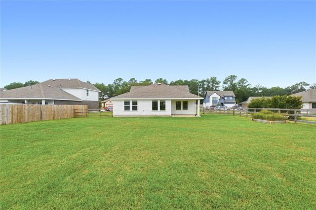 130 Lakeway Circle, Anahuac, TX 77514