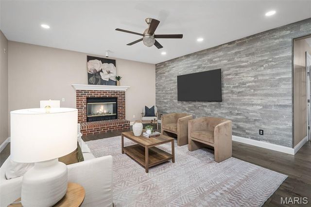 1001 Summersweet Drive, St Peters, MO 63376