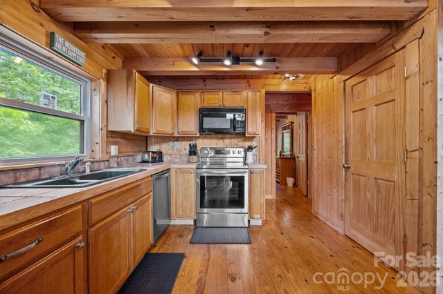 173 Mistletoe Park, Lake Lure, NC 28746