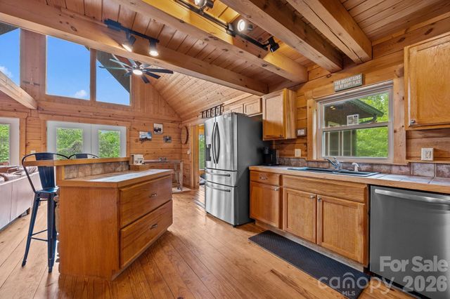 173 Mistletoe Park, Lake Lure, NC 28746