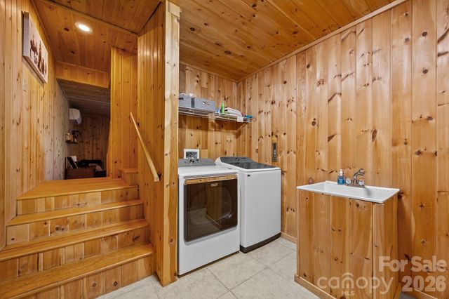 173 Mistletoe Park, Lake Lure, NC 28746