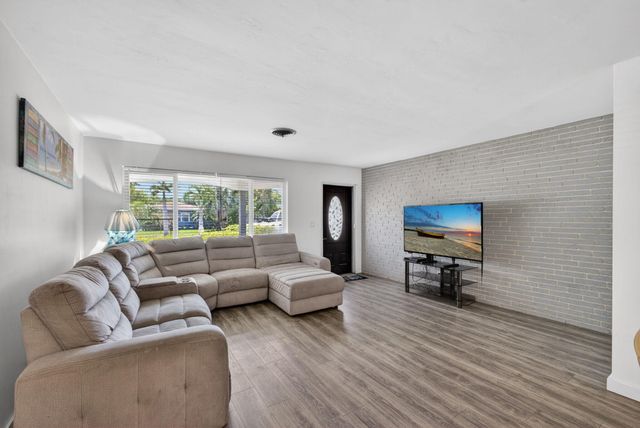 1762 15th Avenue N, Lake Worth Beach, FL 33460