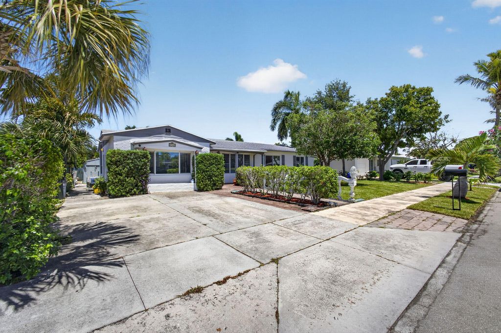 1762 15th Avenue N, Lake Worth Beach, FL 33460