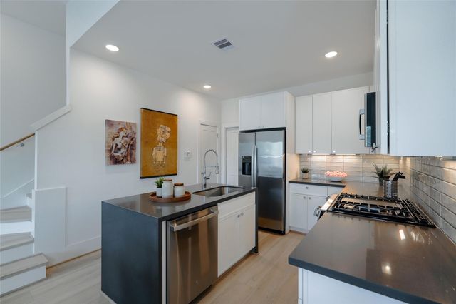 862 Paul Quinn Street G, Houston, TX 77091