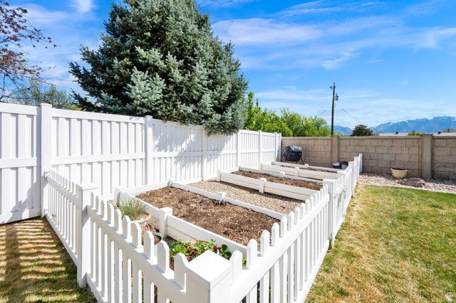 10257 S MCKINLEY PARK LN, South Jordan, UT 84095