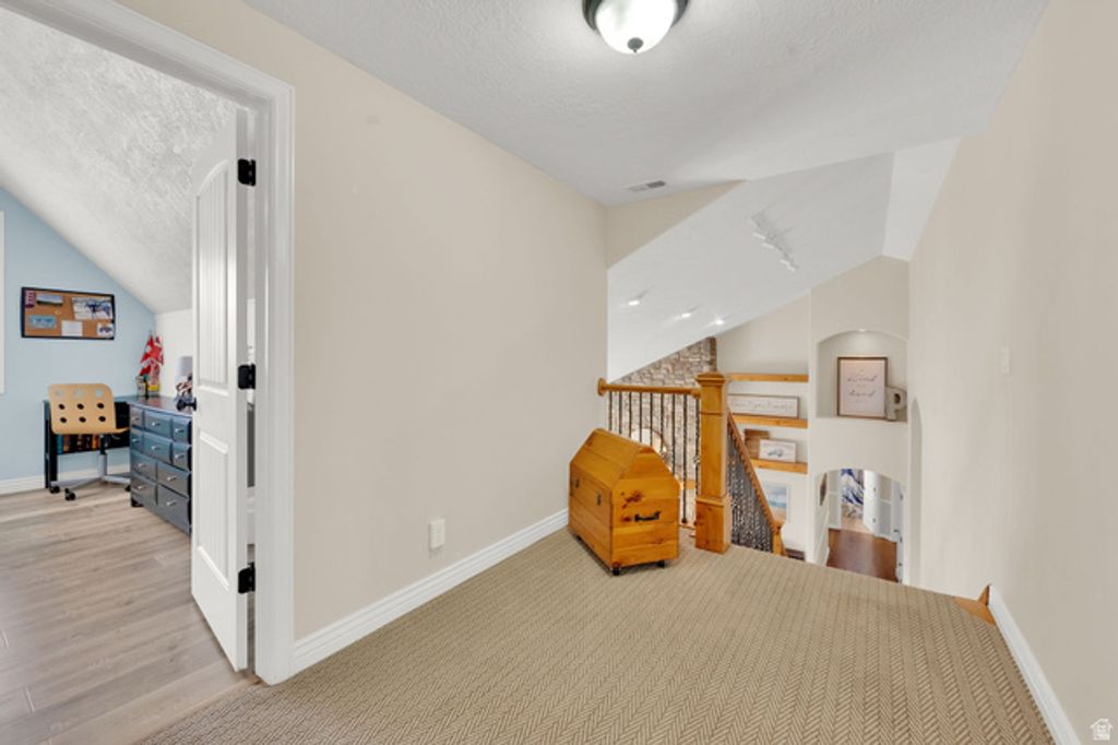 Image 22 of property listing at 10257 S MCKINLEY PARK LN, South Jordan, UT 84095