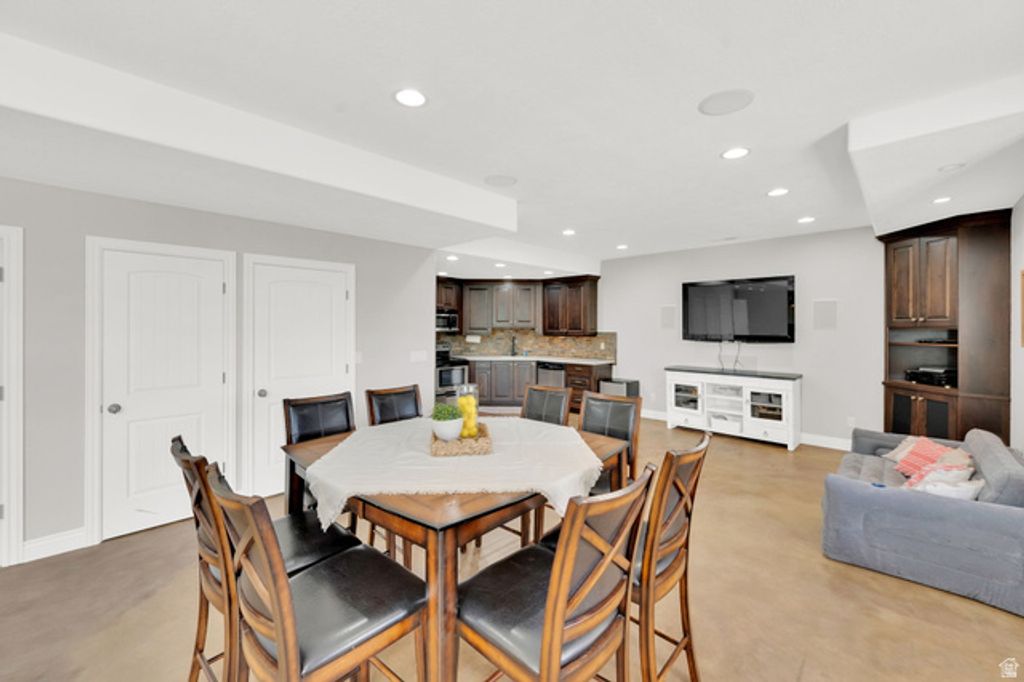 Image 31 of property listing at 10257 S MCKINLEY PARK LN, South Jordan, UT 84095