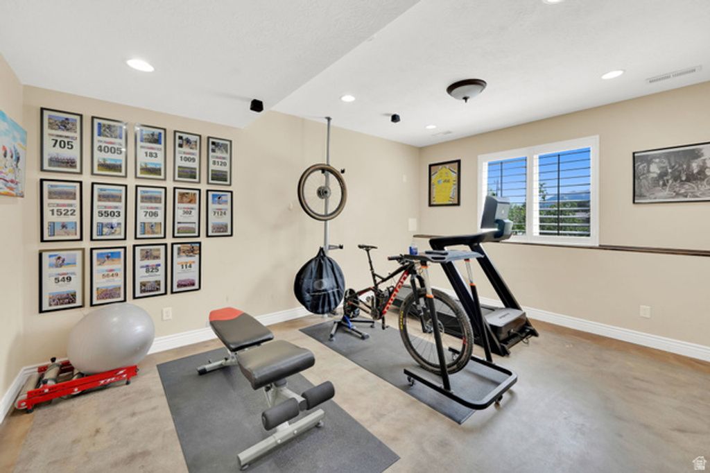 Image 35 of property listing at 10257 S MCKINLEY PARK LN, South Jordan, UT 84095