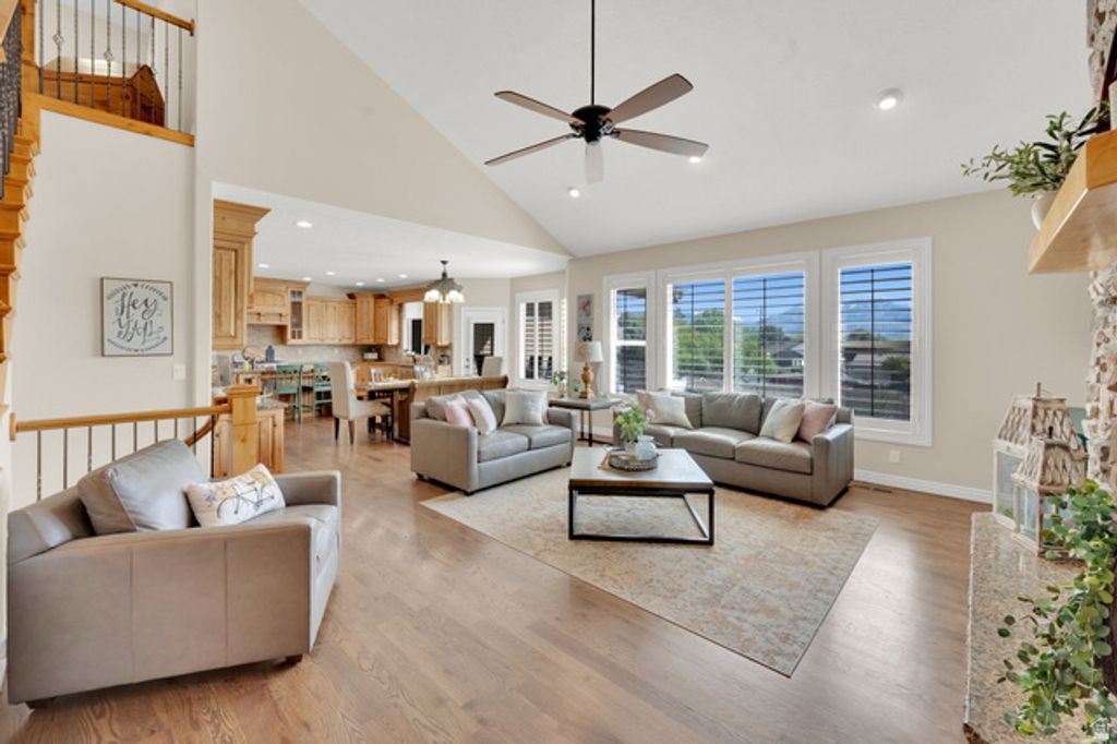 Image 5 of property listing at 10257 S MCKINLEY PARK LN, South Jordan, UT 84095