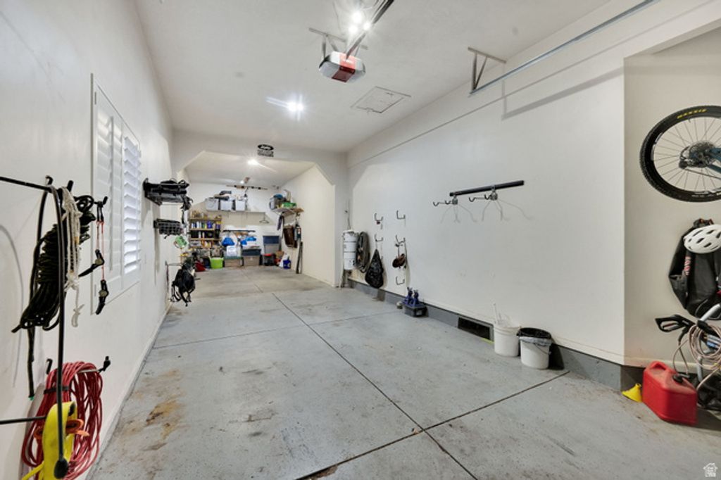 Image 43 of property listing at 10257 S MCKINLEY PARK LN, South Jordan, UT 84095