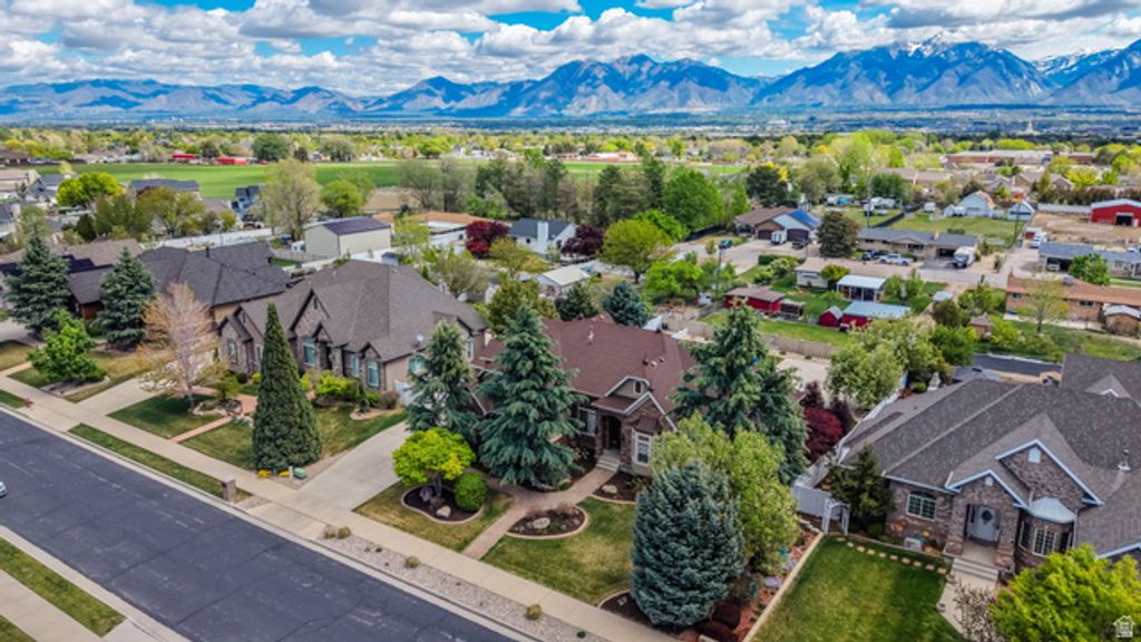 Image 59 of property listing at 10257 S MCKINLEY PARK LN, South Jordan, UT 84095