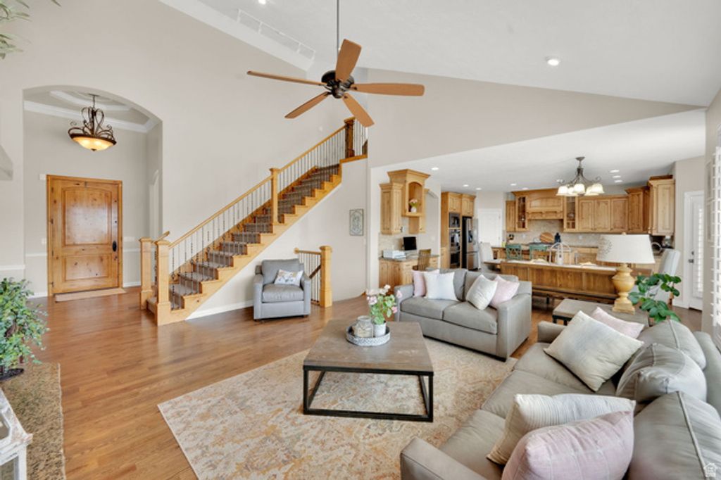 Image 7 of property listing at 10257 S MCKINLEY PARK LN, South Jordan, UT 84095