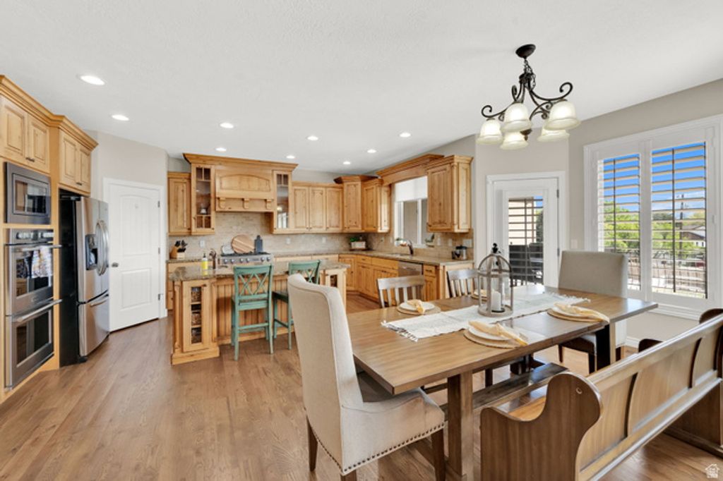 Image 8 of property listing at 10257 S MCKINLEY PARK LN, South Jordan, UT 84095