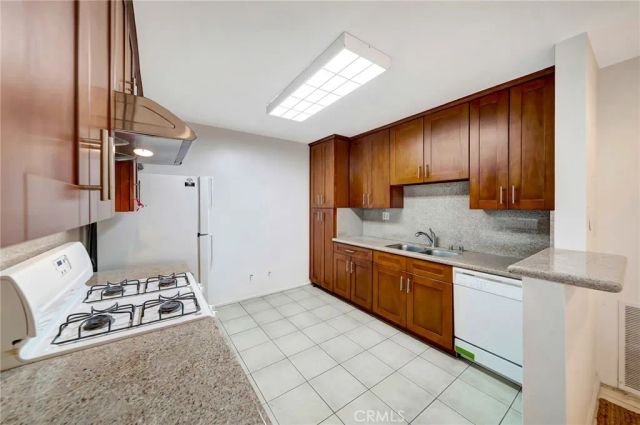 5315 Zelzah 6, Encino, CA 91316