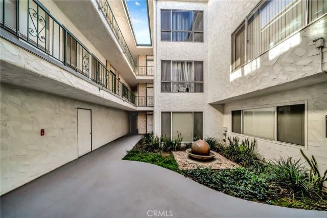 5315 Zelzah 6, Encino, CA 91316