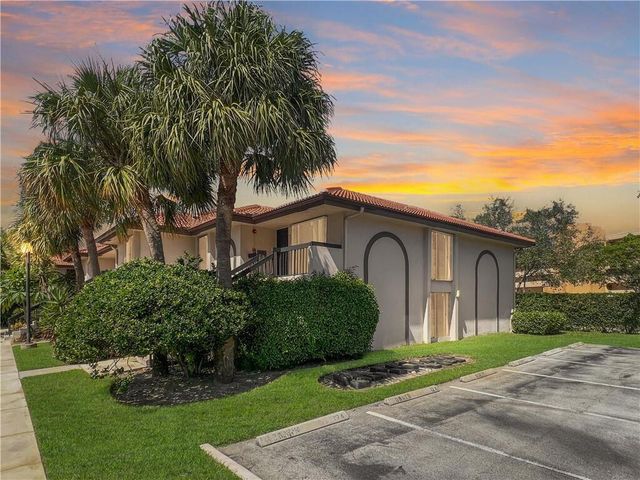 351 Club Circle 210, Boca Raton, FL 33487