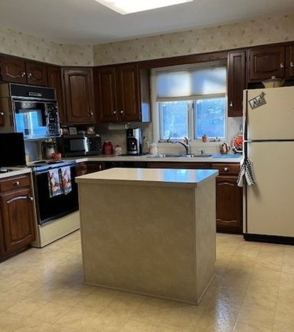 2 Greenwood Park, Pittsford, NY 14534