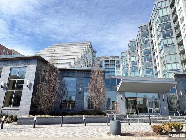 9 Ave At Port Imperial 809, West New York, NJ 07093