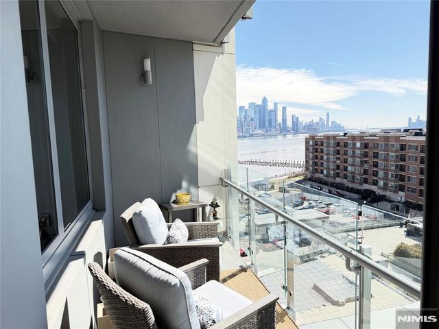 9 Ave At Port Imperial 809, West New York, NJ 07093