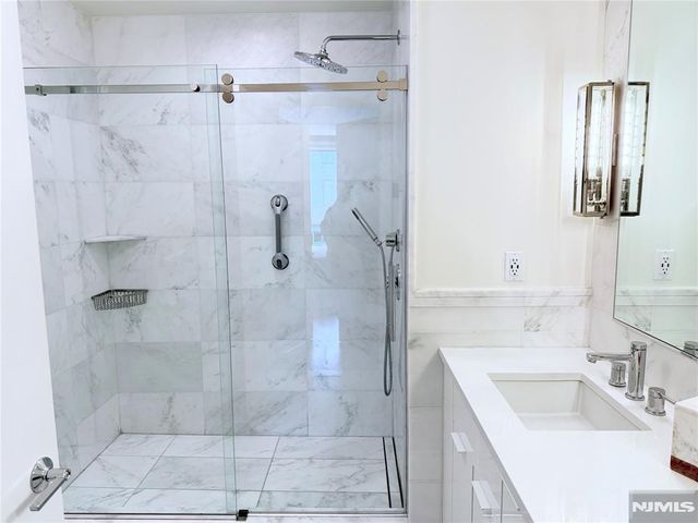 9 Ave At Port Imperial 809, West New York, NJ 07093