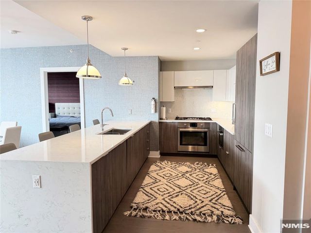 9 Ave At Port Imperial 809, West New York, NJ 07093