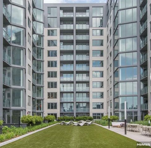 9 Ave At Port Imperial 809, West New York, NJ 07093