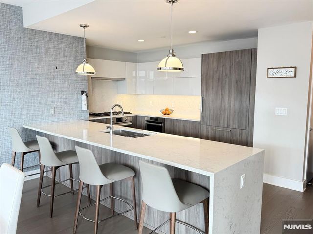 9 Ave At Port Imperial 809, West New York, NJ 07093