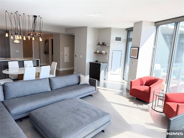 9 Ave At Port Imperial 809, West New York, NJ 07093