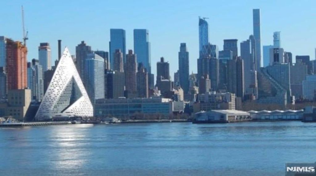 9 Ave At Port Imperial 809, West New York, NJ 07093