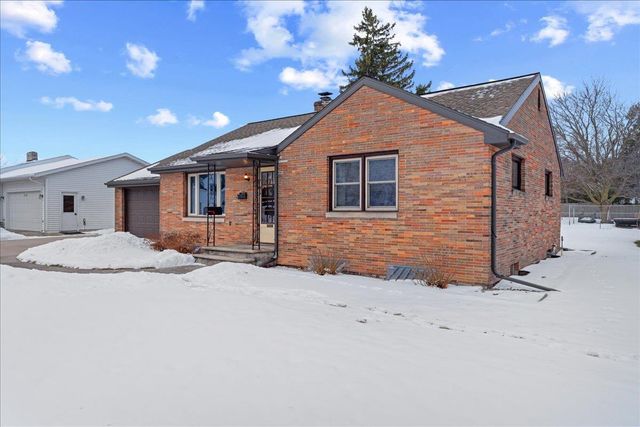 705 2ND STREET, Kewaunee, WI 54216