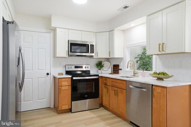 143 BANWELL LN, Mount Laurel, NJ 08054