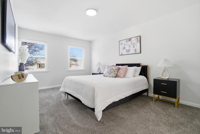 143 BANWELL LN, Mount Laurel, NJ 08054