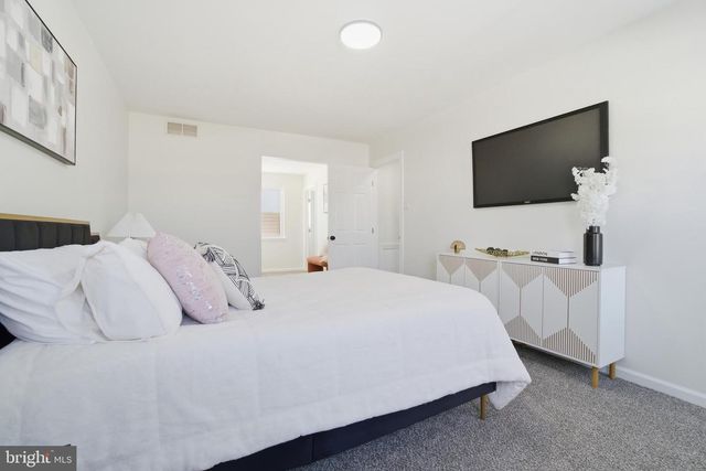 143 BANWELL LN, Mount Laurel, NJ 08054