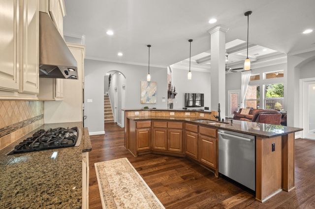 11 Canoe Bend Drive, Spring, TX 77389