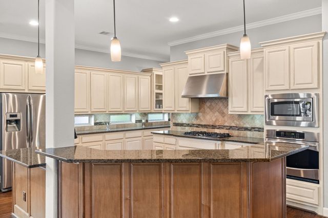 11 Canoe Bend Drive, Spring, TX 77389