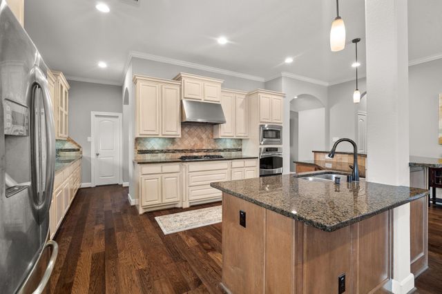 11 Canoe Bend Drive, Spring, TX 77389