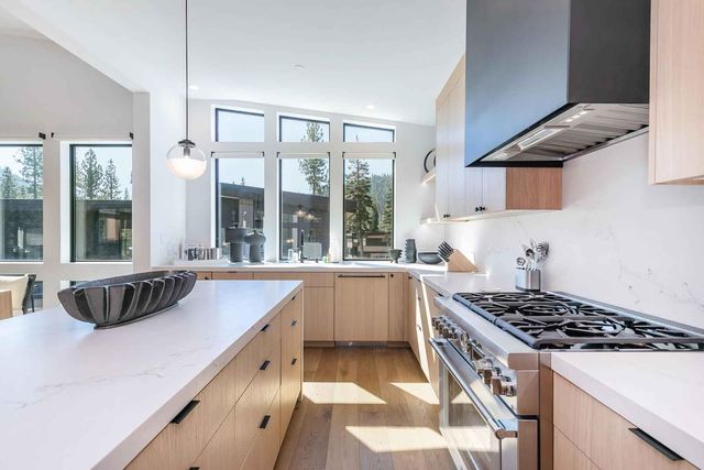 339 Palisades Circle, Olympic Valley, CA 96146