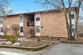 5525 E LAKE Drive A, Lisle, IL 60532