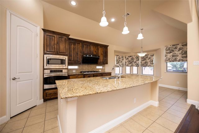 513 Royal Glade Drive, Keller, TX 76248