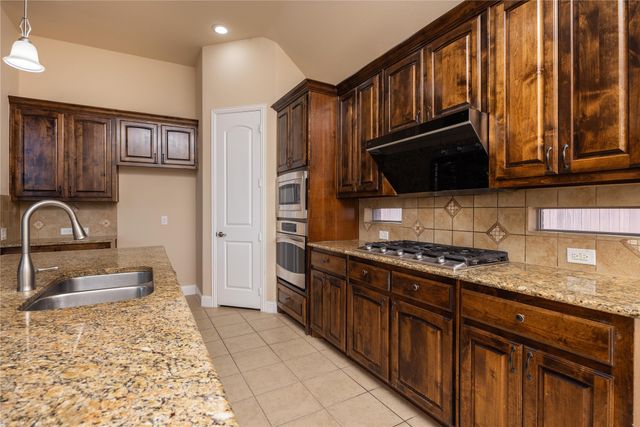 513 Royal Glade Drive, Keller, TX 76248