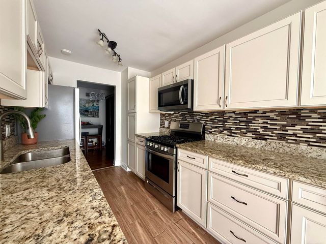8401 18 Mile Road Unit 20, Sterling Heights, MI 48313