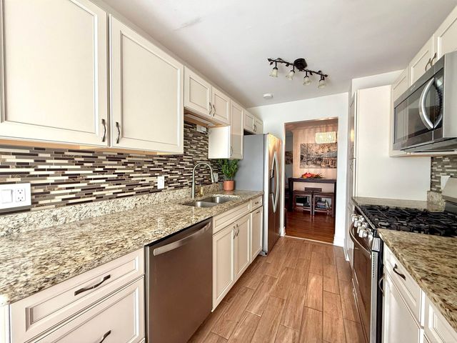 8401 18 Mile Road Unit 20, Sterling Heights, MI 48313
