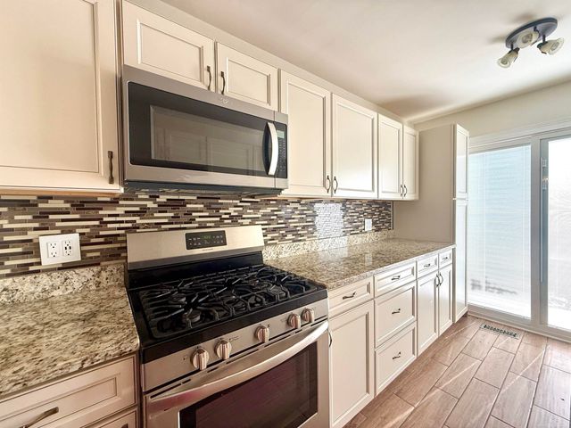 8401 18 Mile Road Unit 20, Sterling Heights, MI 48313
