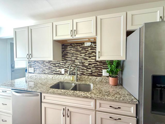 8401 18 Mile Road Unit 20, Sterling Heights, MI 48313