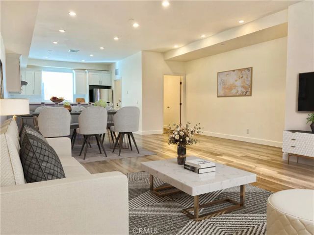 7327 Kester Avenue 3, Van Nuys, CA 91405