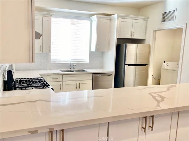 7327 Kester Avenue 3, Van Nuys, CA 91405