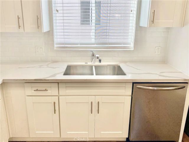 7327 Kester Avenue 3, Van Nuys, CA 91405