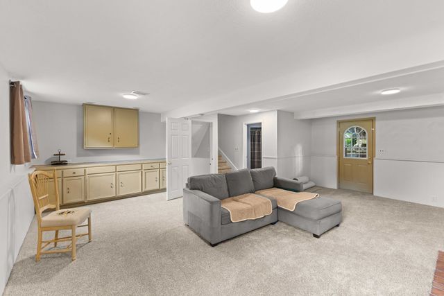 3001 Hillsdale Drive, Urbandale, IA 50322